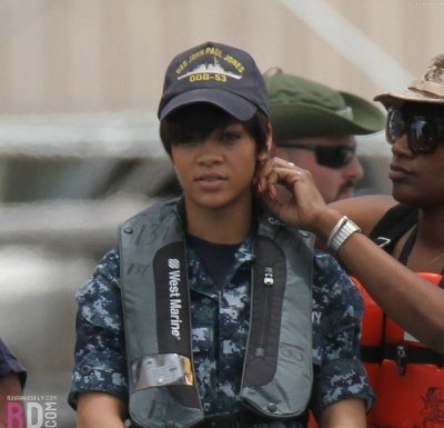 POZE cu Rihanna de la filmarile peliculei “Battleship”