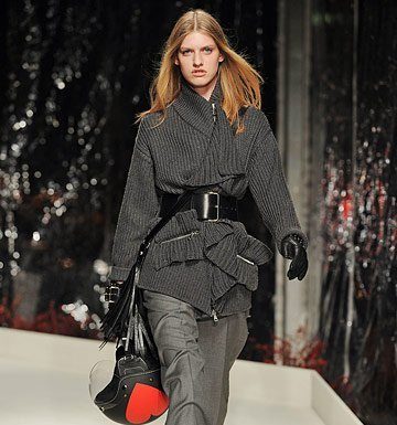 POZE Moschino Cheap & Chic toamna-iarna 2010-11