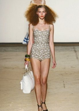Ce costume de baie purtam in 2011