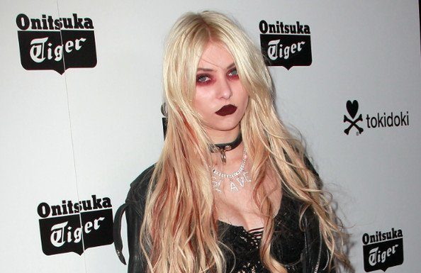 Vezi stilul rock al lui Taylor Momsen