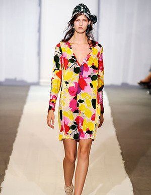 Rochia cu imprimeuri florale – modele 2011
