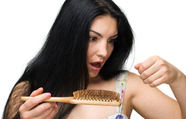 Simptomele caderii parului. Cum iti dai seama ca te confrunti cu alopecia?