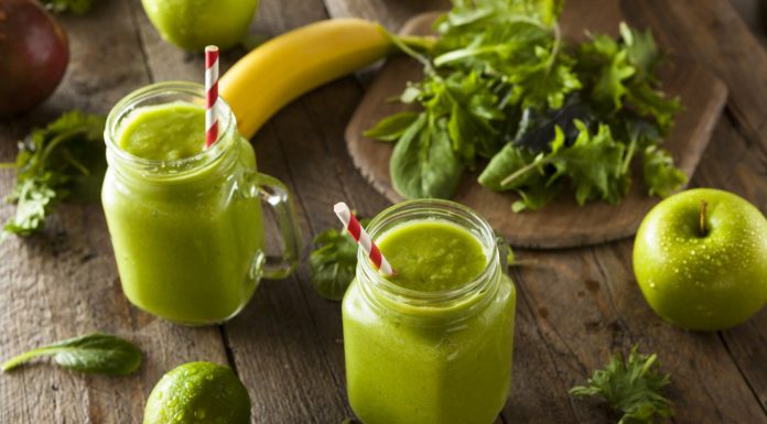 5 retete de shake-uri de detoxifiere usoare si delicioase