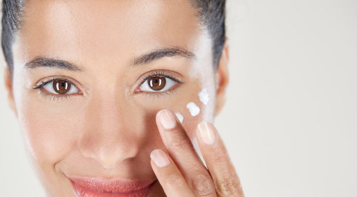 10 Creme de noapte ca parte a rutinei de frumusete a unei femei