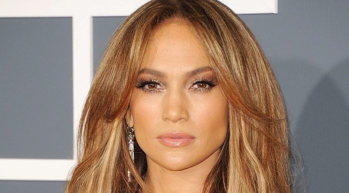 Trucuri de machiaj care te fac sa arati mai tanar decat esti