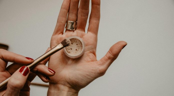 Cum alegi nuanța fondului de ten perfect