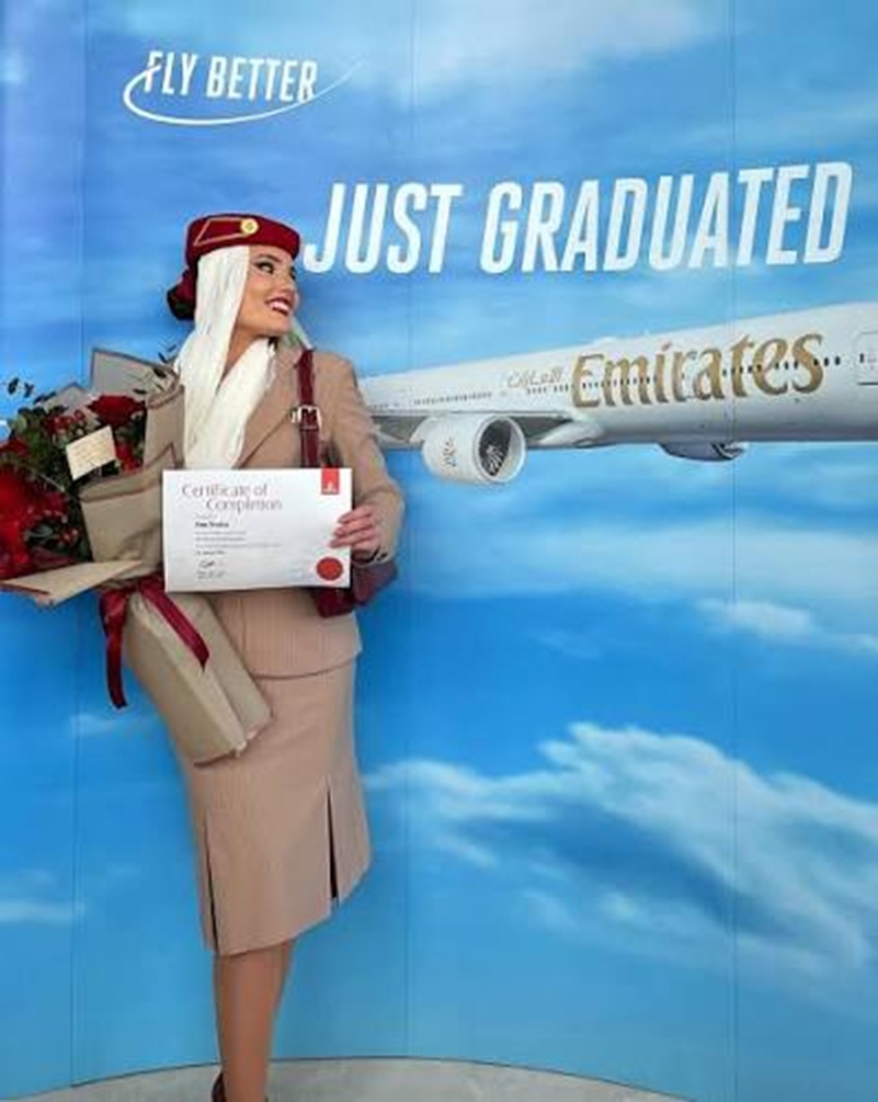stewardesa-la-emirates-angajare.jpeg
