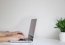 Economia singurătății: japonezii plătesc să fie ascultați, iar acum trendul a ajuns și în Europa